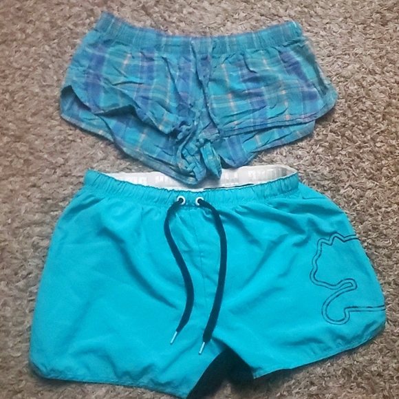 Bundle of 2 Shorts in Medium - Picture 1 of 7